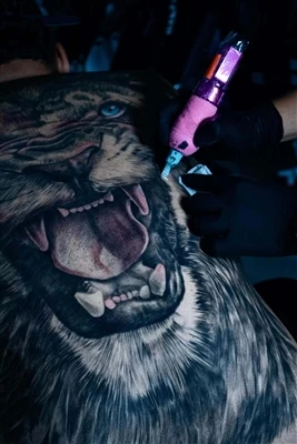 Tatuagens em preto e branco: uma tendência atemporal